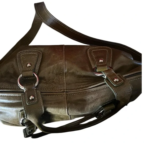 Barr & Barr Genuine Olive Green Leather Crossbody Shoulder Bag. Very subtle. - Picture 9 of 10